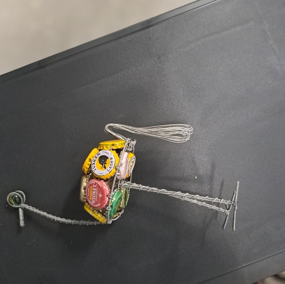 BOTTLE CAP BIRD SCULPTURE FOLK ART - Picture 5 of 6